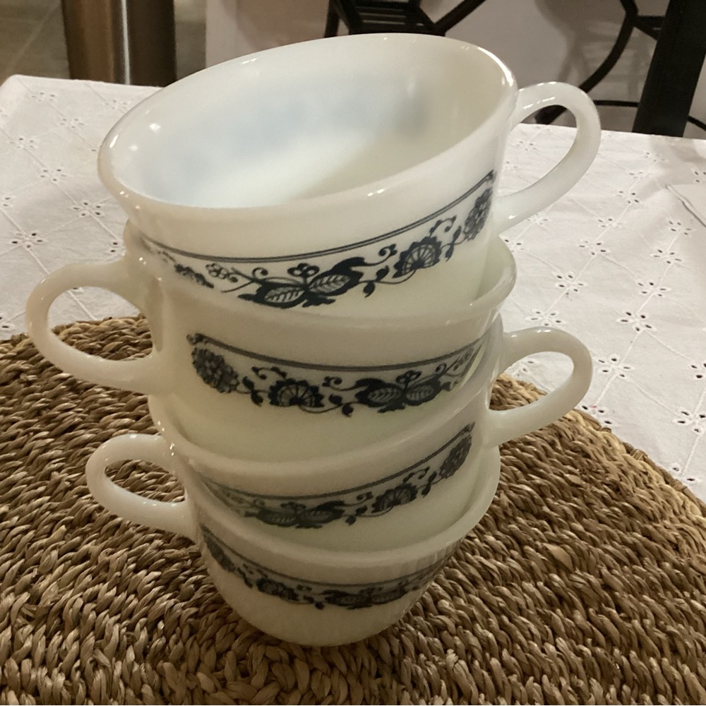 Vintage Pyrex  Old Town Blue Onions cups.